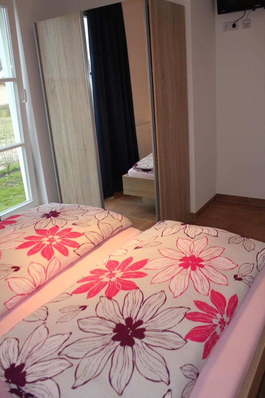 5*Ferienwohnung Seeblick 2 ヴェンディッシュ・リーツ エクステリア 写真